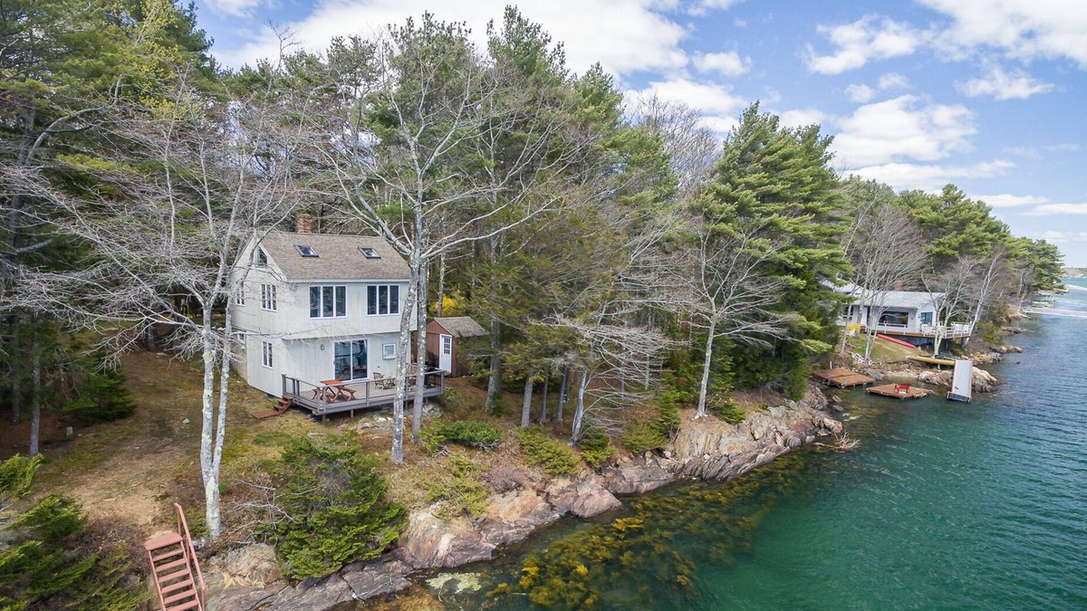 Sebascodegan Island Cottage | Laurel Shore Cottage with Seasonal Private Tidal Dock, Pet friendly.