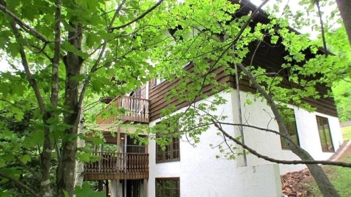 Sainte-Agathe-des-Monts Ski Chalet | Laurentians Swiss Chalet
