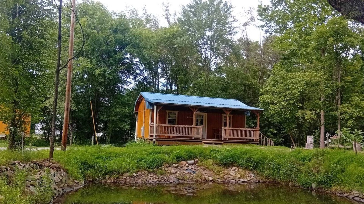 Athens Cabin | Laurentius' Cabin on a Koi Pond