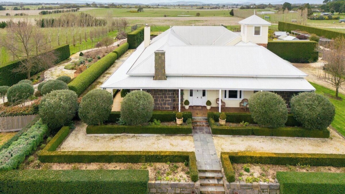Kyneton South Villa | LAURISTON PARK - STYLISH KYNETON VILLA