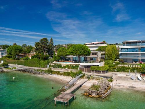 Pully Villa | Lausanne area Luxurious 4-Bedroom Villa on the Lake by GuestLee