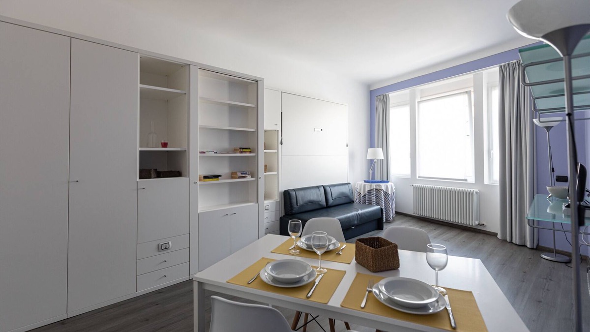 Stresa Apartment | Lavanda in the heart of Stresa, minutes from Lake Maggiore, terrace, WiFi, A/C