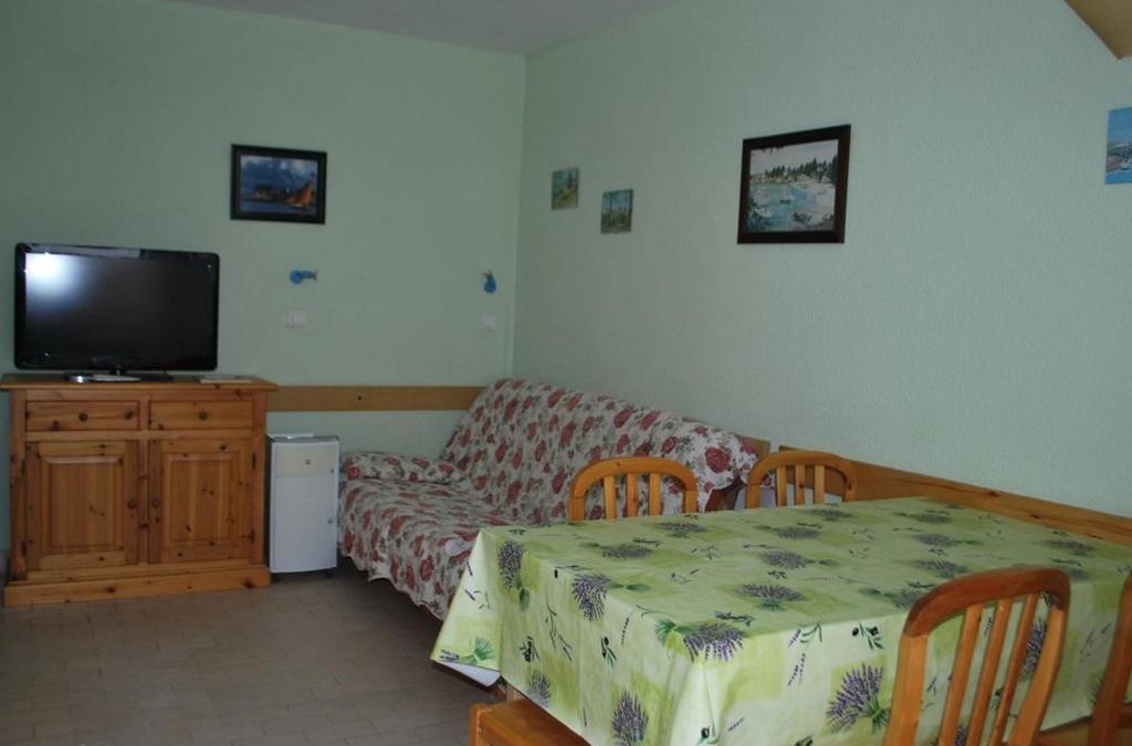 Le Lavandou Apartment | Lavandou, T2 Cabine 4 pers, à 10 m plage, parking privé, tennis, jardin - FR-1-803-68