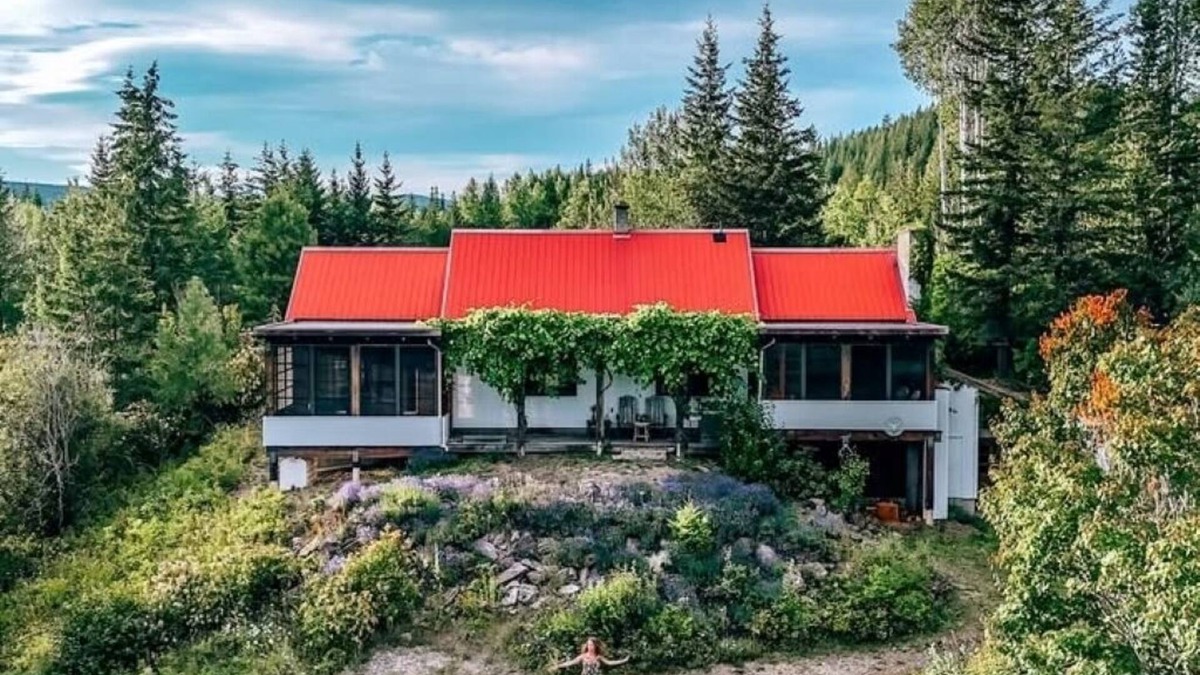 Salmon Arm Cabin | Lavender Cabin + Ski + Sauna + Group friendly in the Larch Hills + Salmon Arm