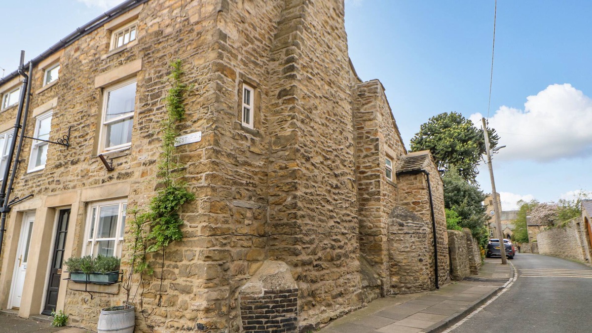 Wolsingham Cottage | LAVENDER COTTAGE, pet friendly, with open fire in Wolsingham