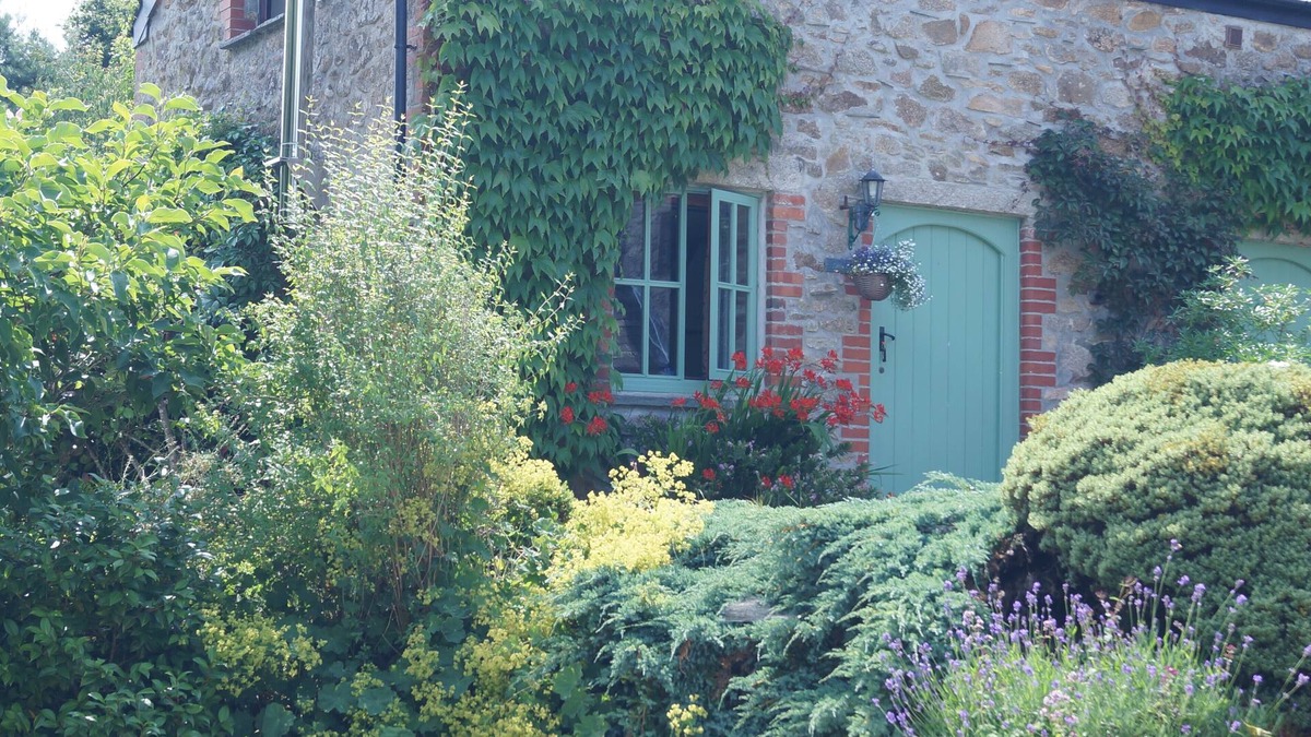 Lower Trengale Cottage | LAVENDER Cottage is Ideally located for Exploring Cornwall, Dog Friendly
