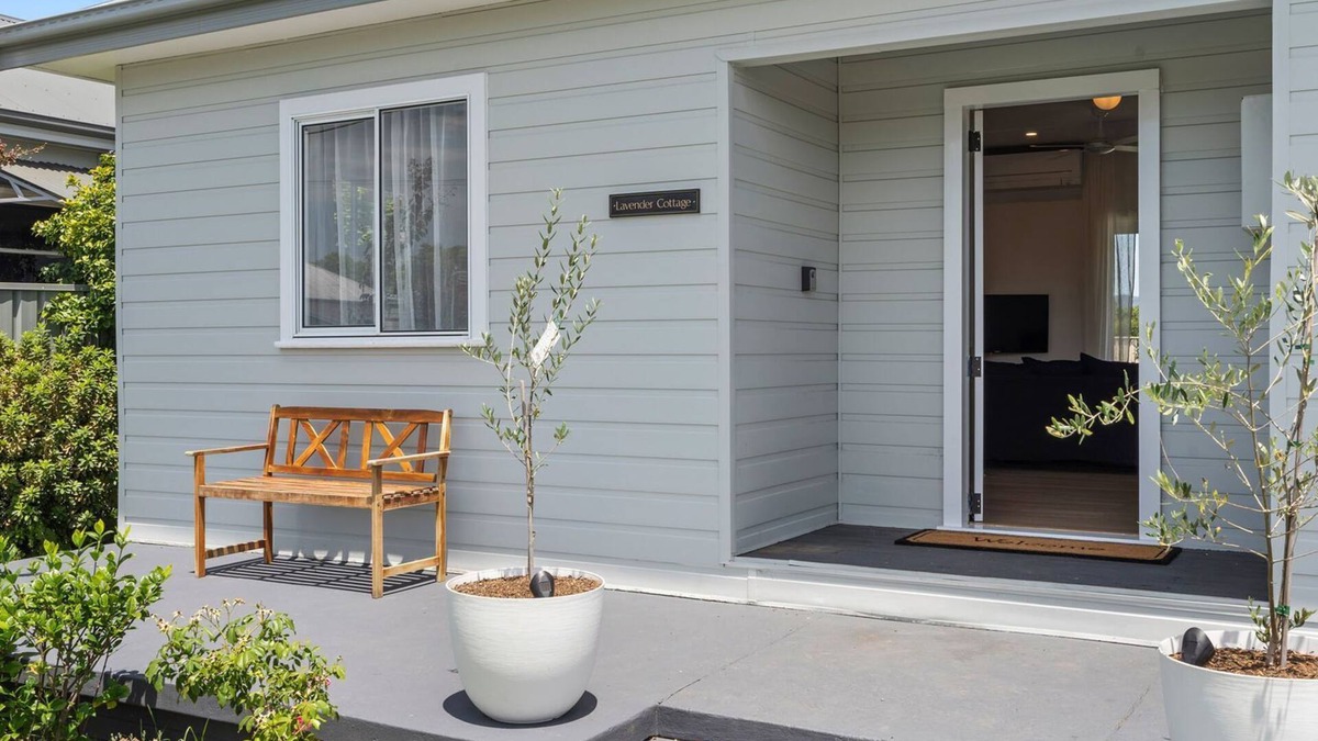 Cessnock Cottage | Lavender Cottage - Minutes to Wineries