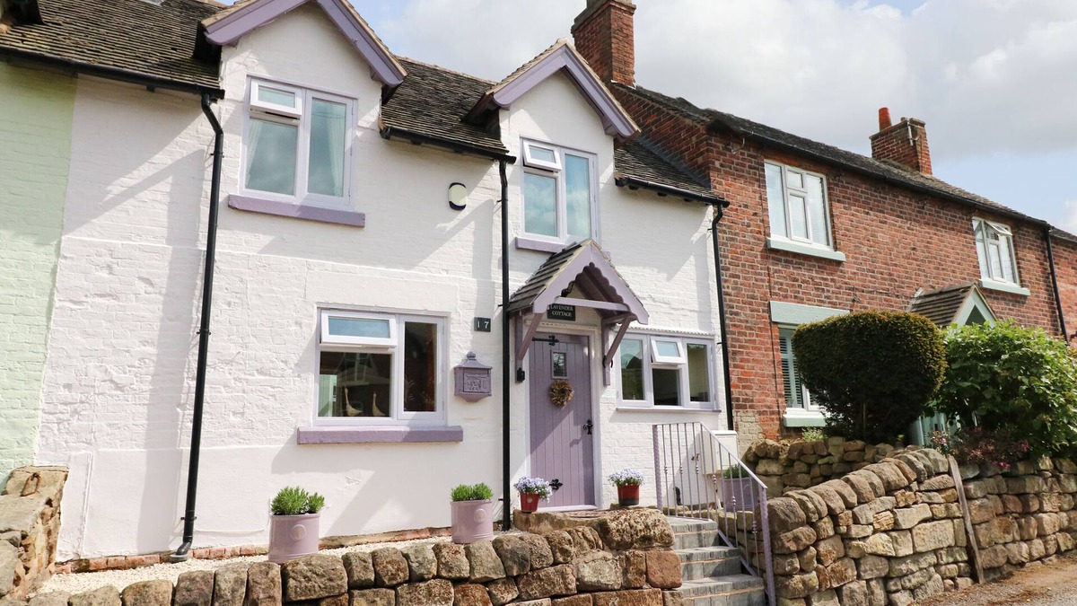 Ilkeston Cottage | LAVENDER COTTAGE, with a garden in Stanton By Dale, Derbyshire