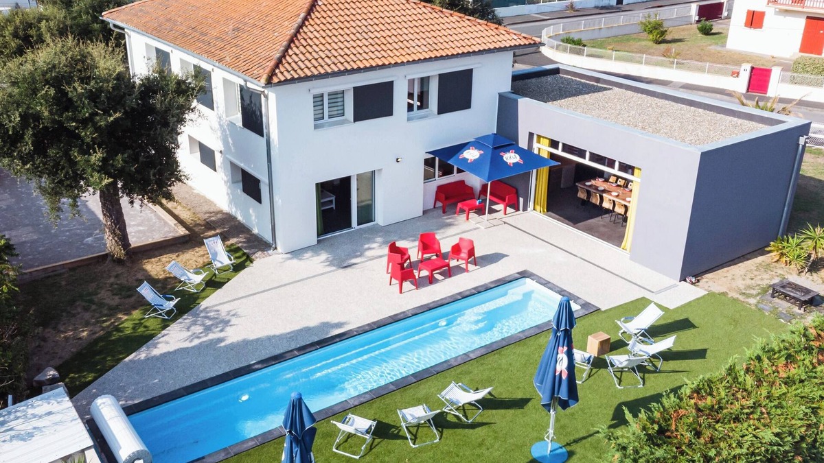 Tarnos Villa | Lavilla2laplage:shops, beach on foot, 7 bedrooms, living/dining room 95 m2