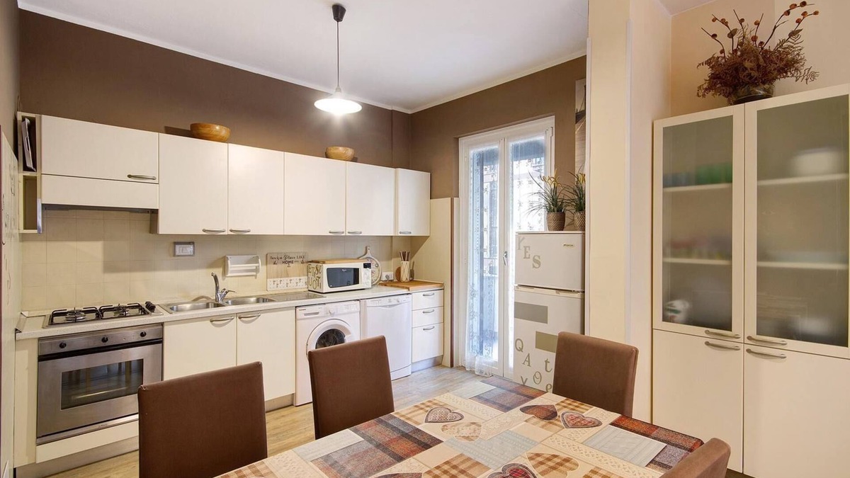 Sestri Levante Apartment | LAVINIA: 5-rooms-apartment, central, PRIVATE PARKING + Air Conditioning near sea