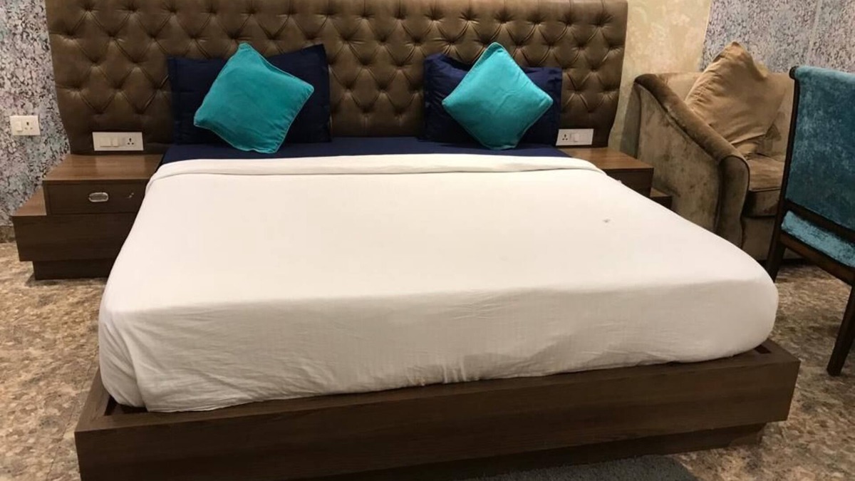 South West Apartment | lavish 2bhk with rooftop near igi airport