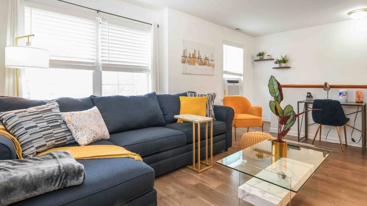 Newark Hotel | Lavish 3Bed Apt ! Free Gated Parking! 30 min NYC!