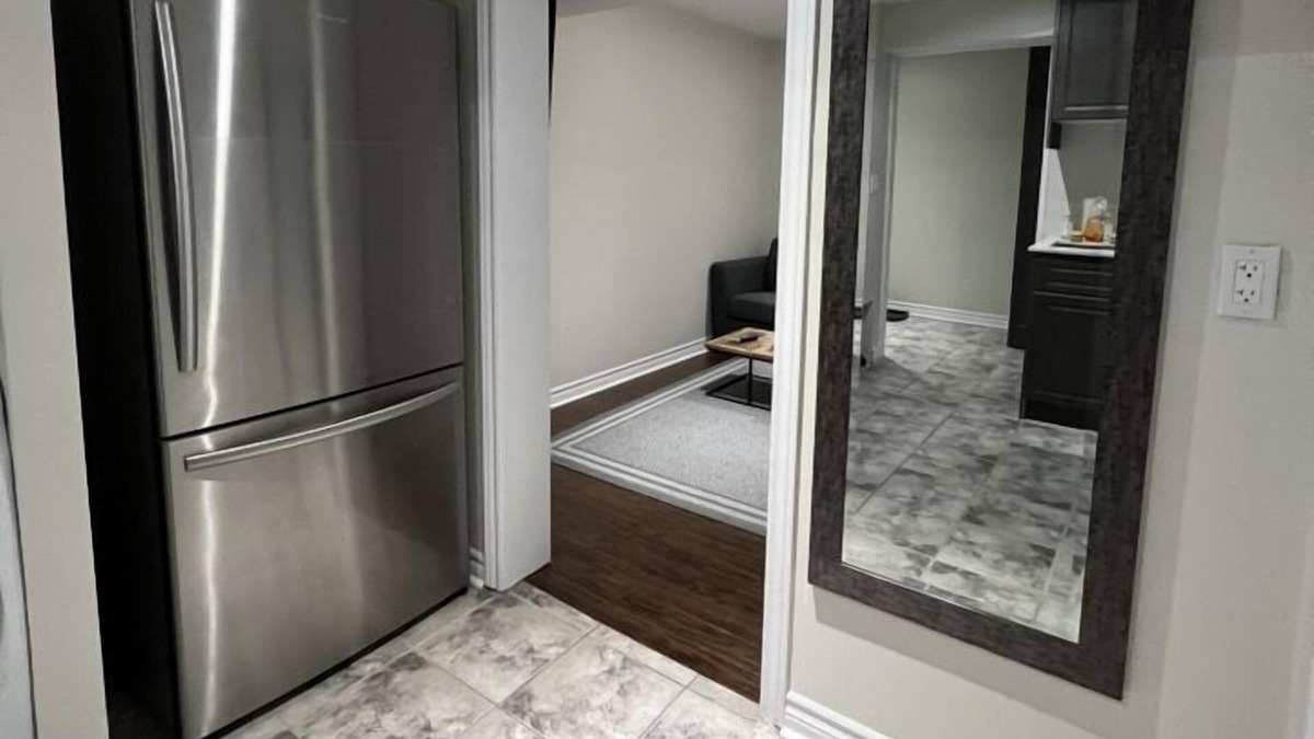 Halton Regional Municipality House | Lavish BR Full Suite, TV, Free Parking/Wifi