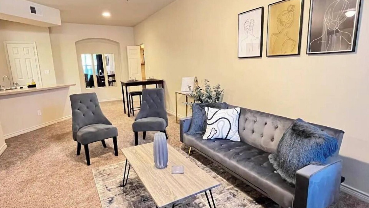Shreveport House | Lavish Executive APT w WiFi, & Washer/Dryer