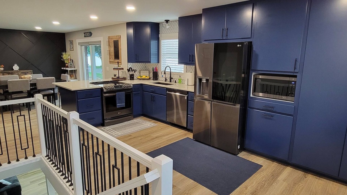 Motley House | Lavish Lake Home on Shamineau - NEW RENOVATION!