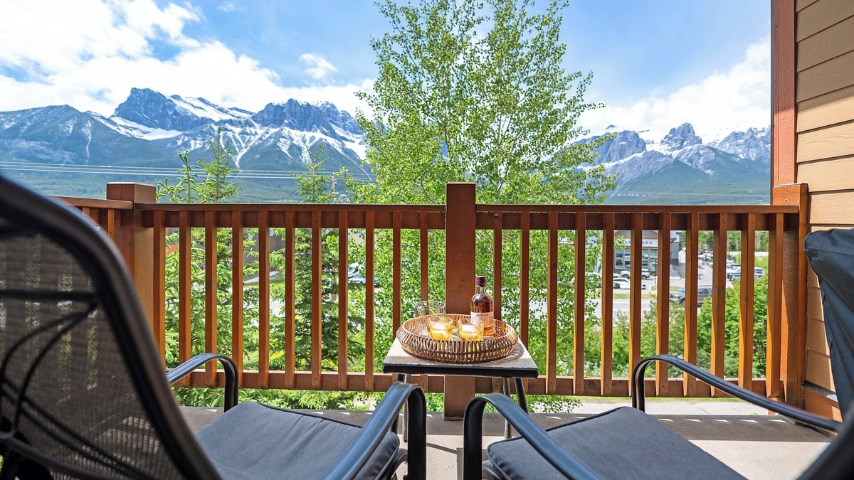 Canmore Condo | Lavish Mountain View Condo - Amazing Views & Resort Perks!