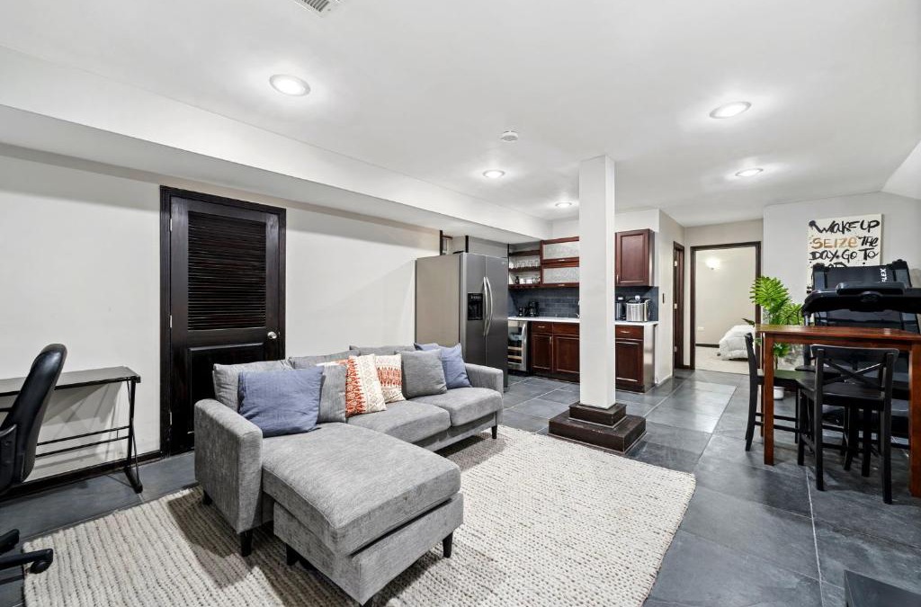Grand Boulevard Apartment | Lavish Near Lake Downtown & SOX #G