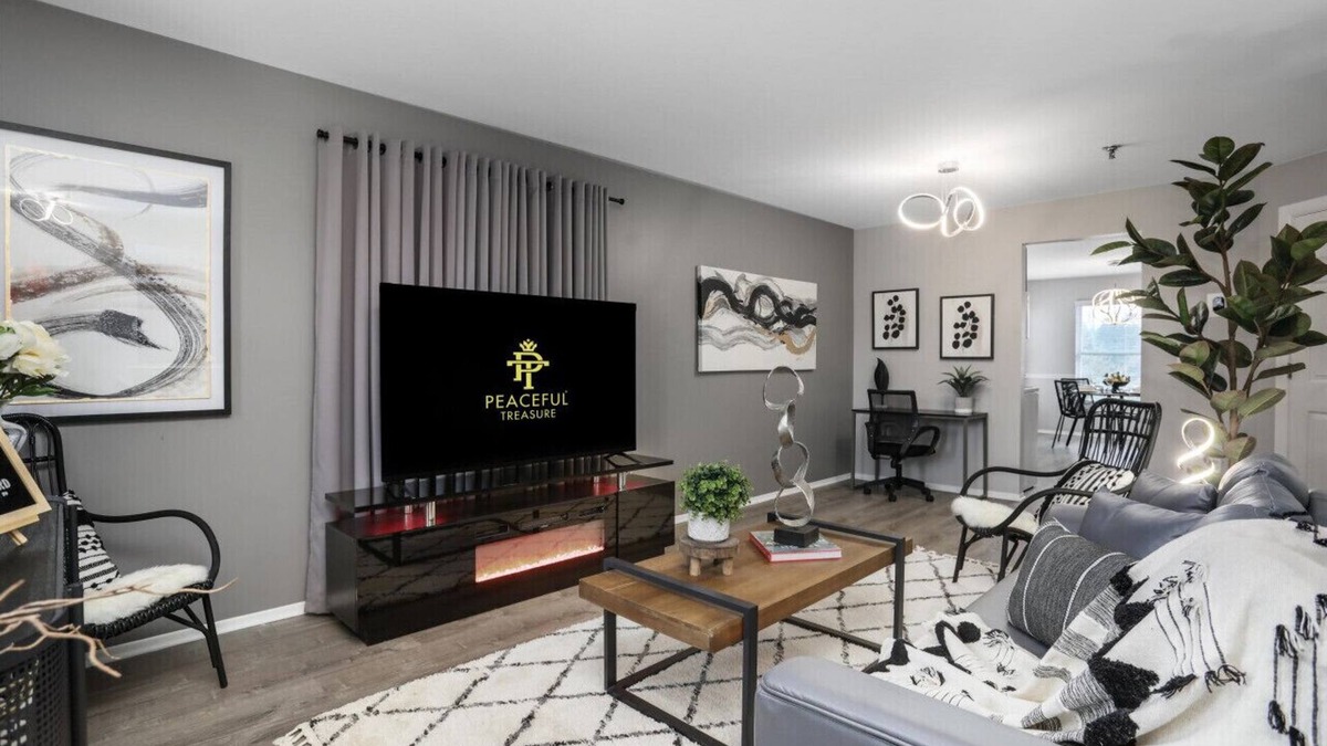 Southfield Condo | Lavish Nest/KingBed/Min to Ascension Hospital