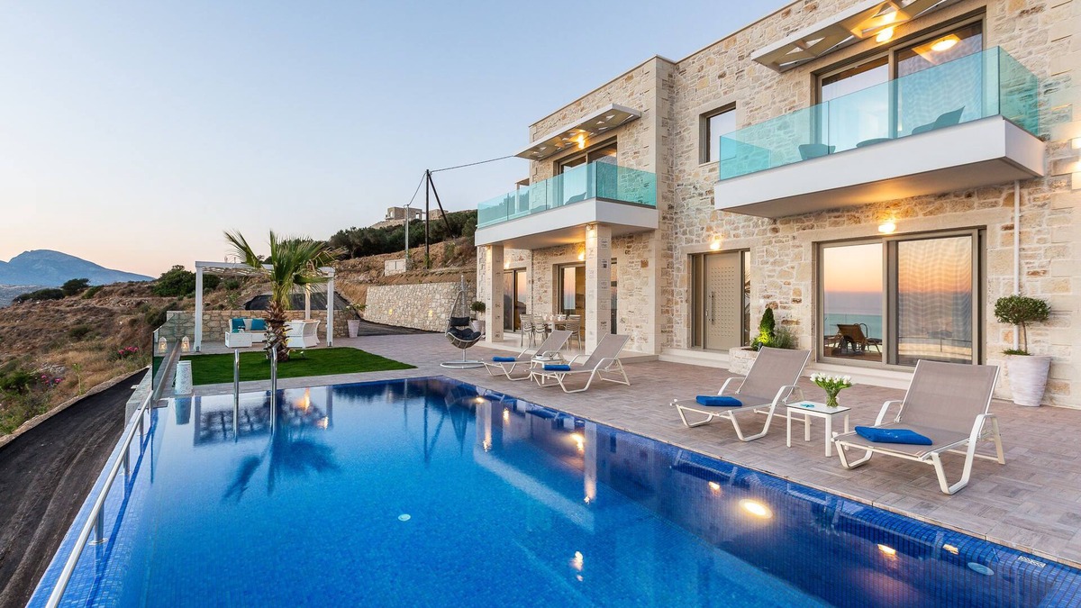 Zerviana Villa | Lavish Villa for 7 overlooking Phalasarna Beach