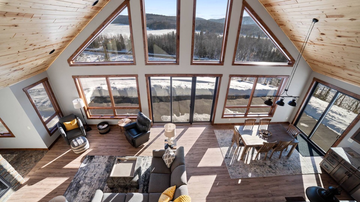 Silver Bay House | Lax Lake View Retreat
