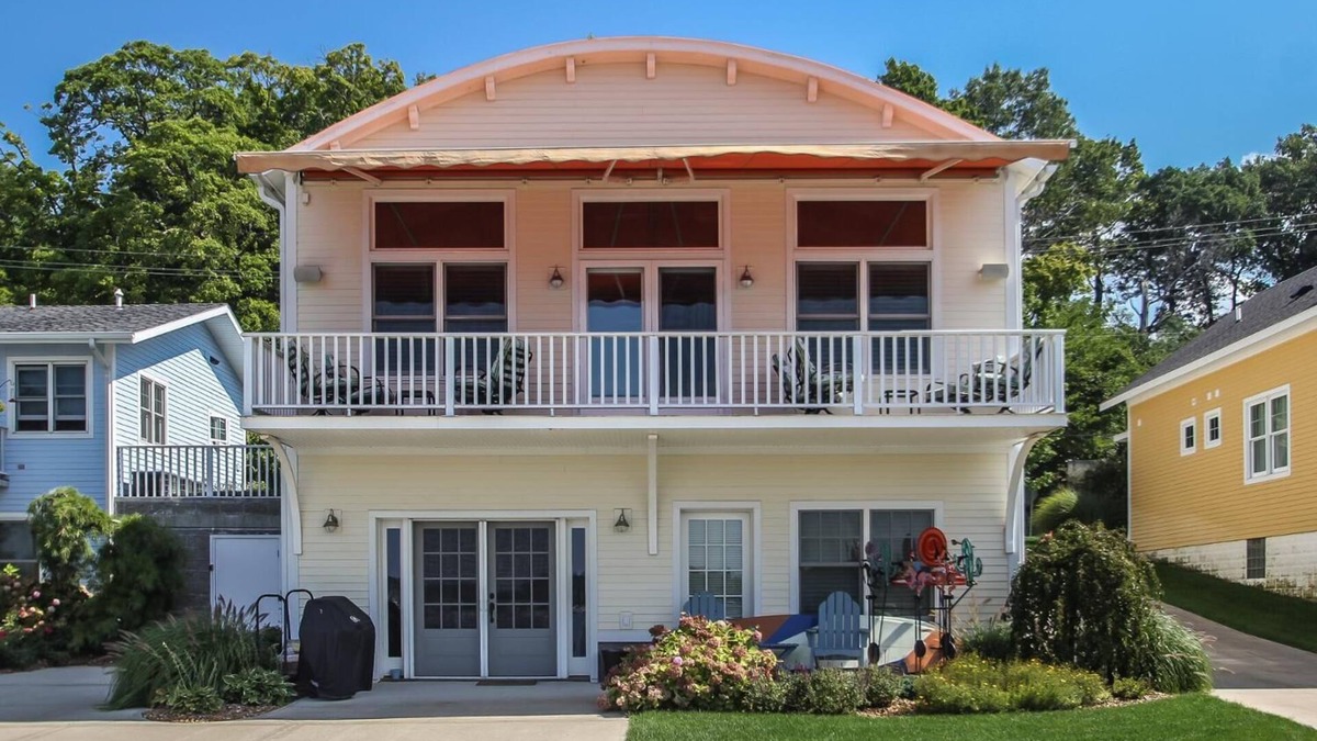 Saugatuck Villa | Lay By The Bay - Four Bedroom Villa, Sleeps 10