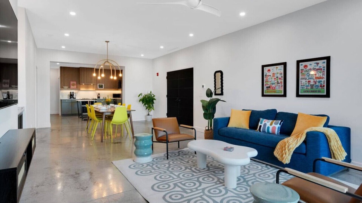 Phoenix Hill Apartment | Lay Low Tempo Highlands - NULU 4BR Balcony