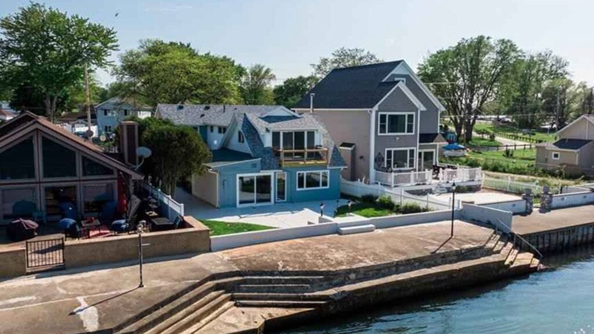 North Greece House | Layin' Low At The Lake - Lakefront Getaway