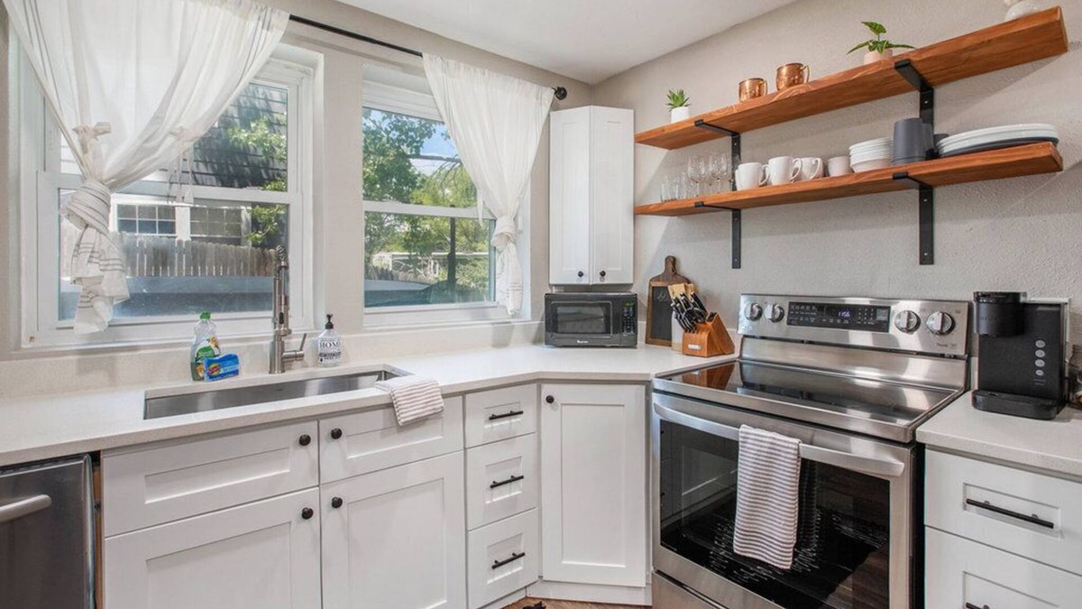 Dakota Station Other | Layover in Littleton with pool table, hot tub, & fireplace.