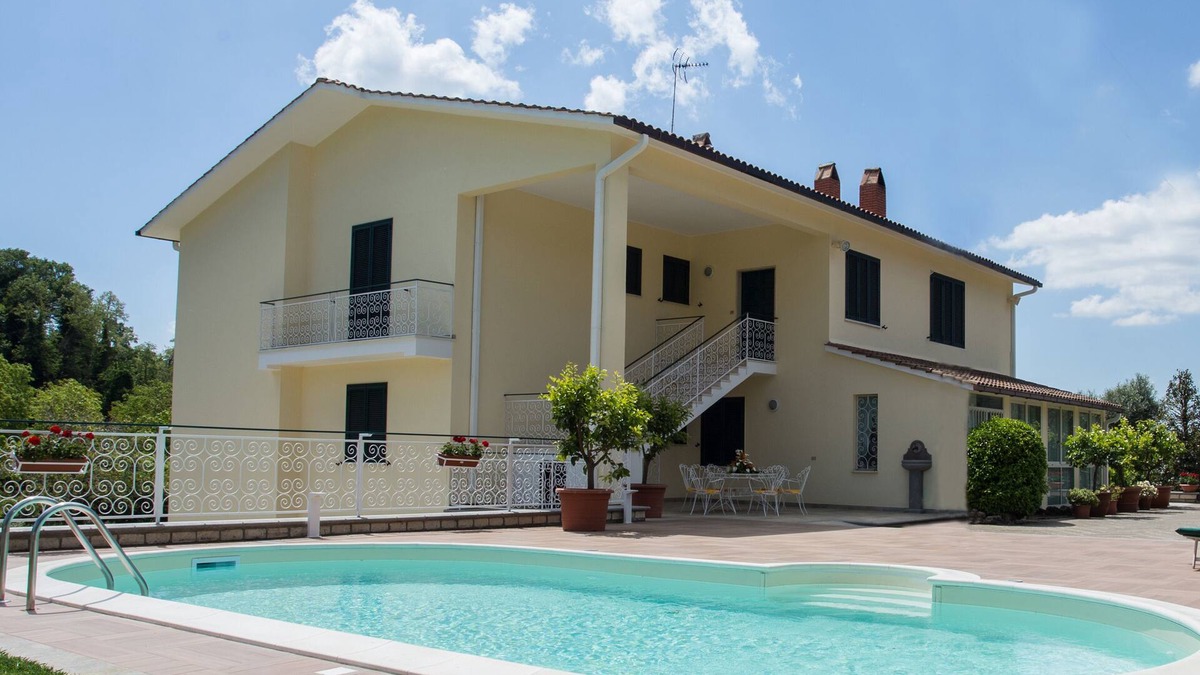 Viterbo House | Lazio, Viterbo, Holiday House with swimming pool and A. C. at 1 km. from the historical center