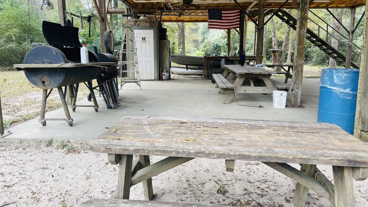 Talisheek Cabin | Lazy Akers NestHoney camp