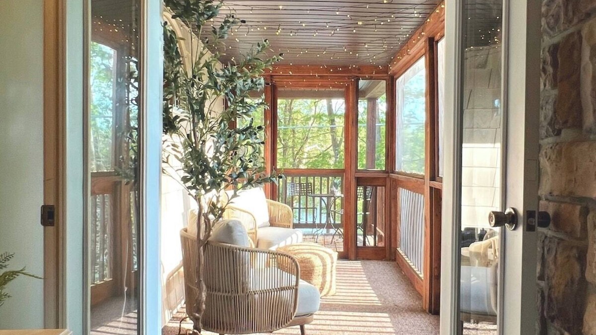 Lewistown House | Lazy Bass Lodge | Riverfront & Porch Views + Boat Launch