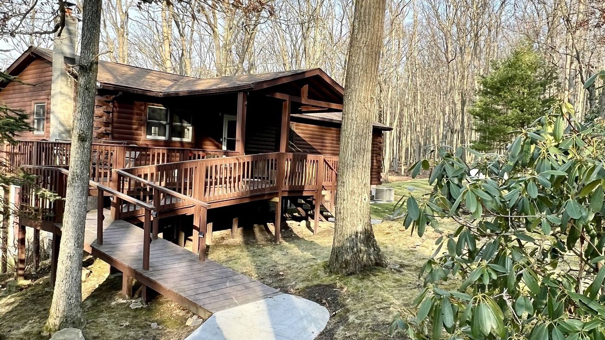McHenry Cabin | Lazy Bear Cabin a Private Vacation Home