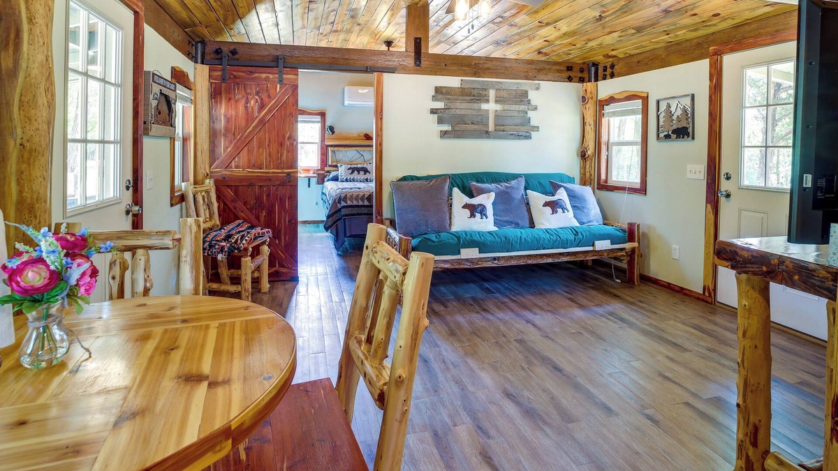 Tuskahoma Cabin | Lazy Bear Cabins 1 at Tuskahoma Near Sardis Lake!