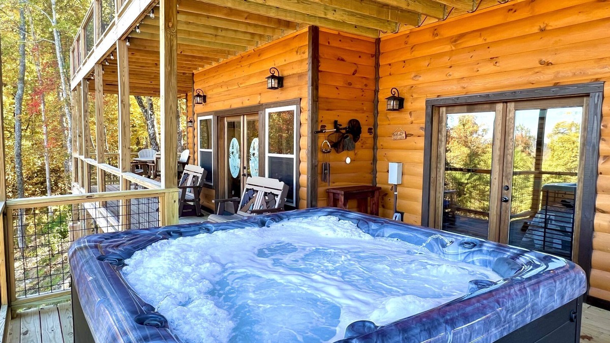 Walland Cabin | Lazy Bear Lodge (5-Bedroom Cabin) with Pool and Mountain view by RedAwning