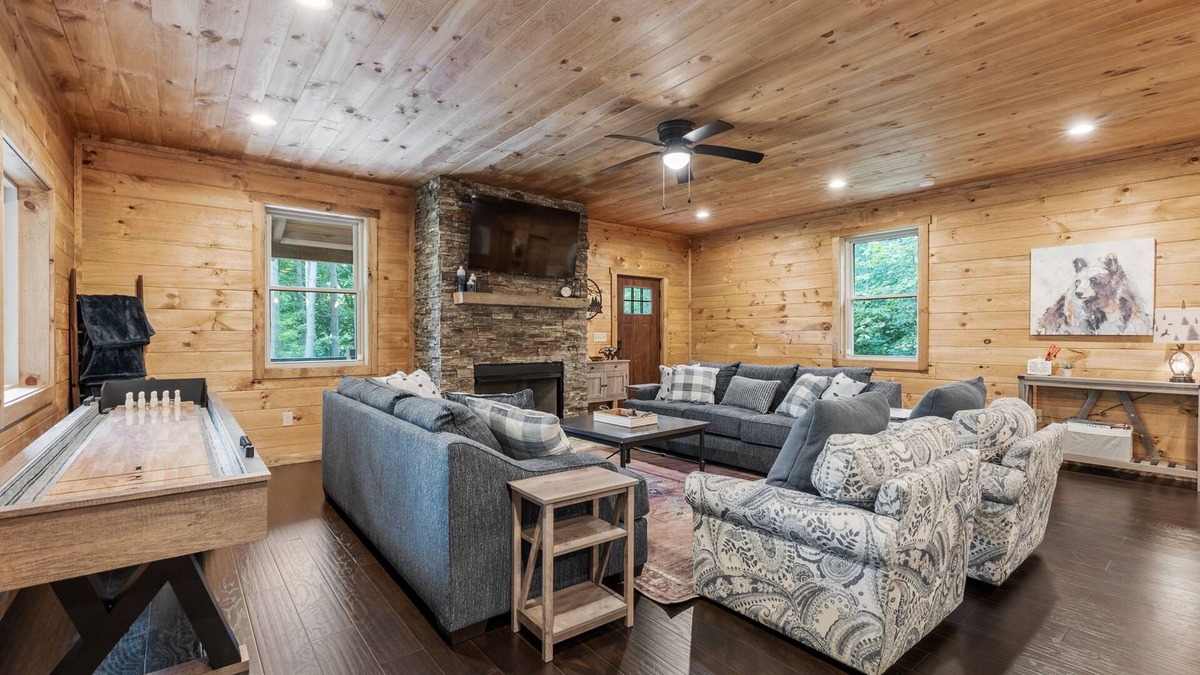 McArthur Cabin | Lazy Bear Lodge by Inn & Spa at Cedar Falls