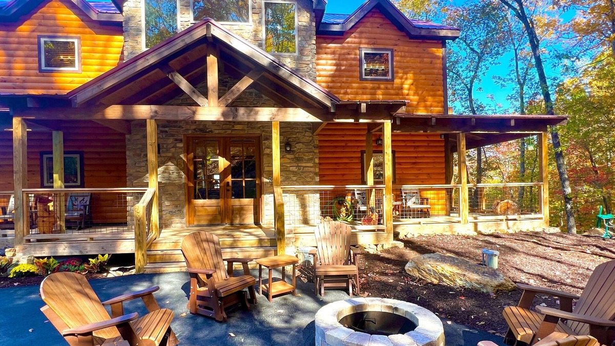 Walland Cabin | Lazy Bear Lodge: Free Attraction Tickets, Hot Tub & Theater Room