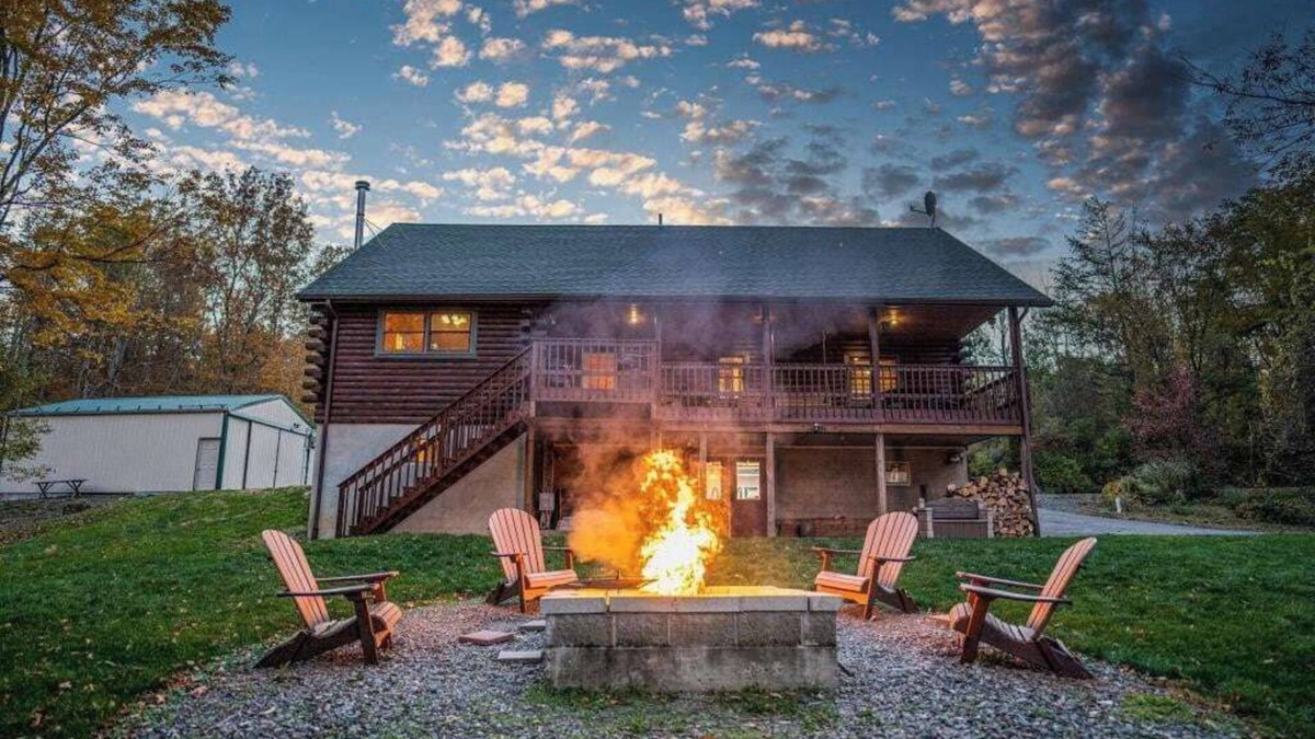Wellsboro Cabin | Lazy Bear Lodge I Hot Tub + Playground + Views
