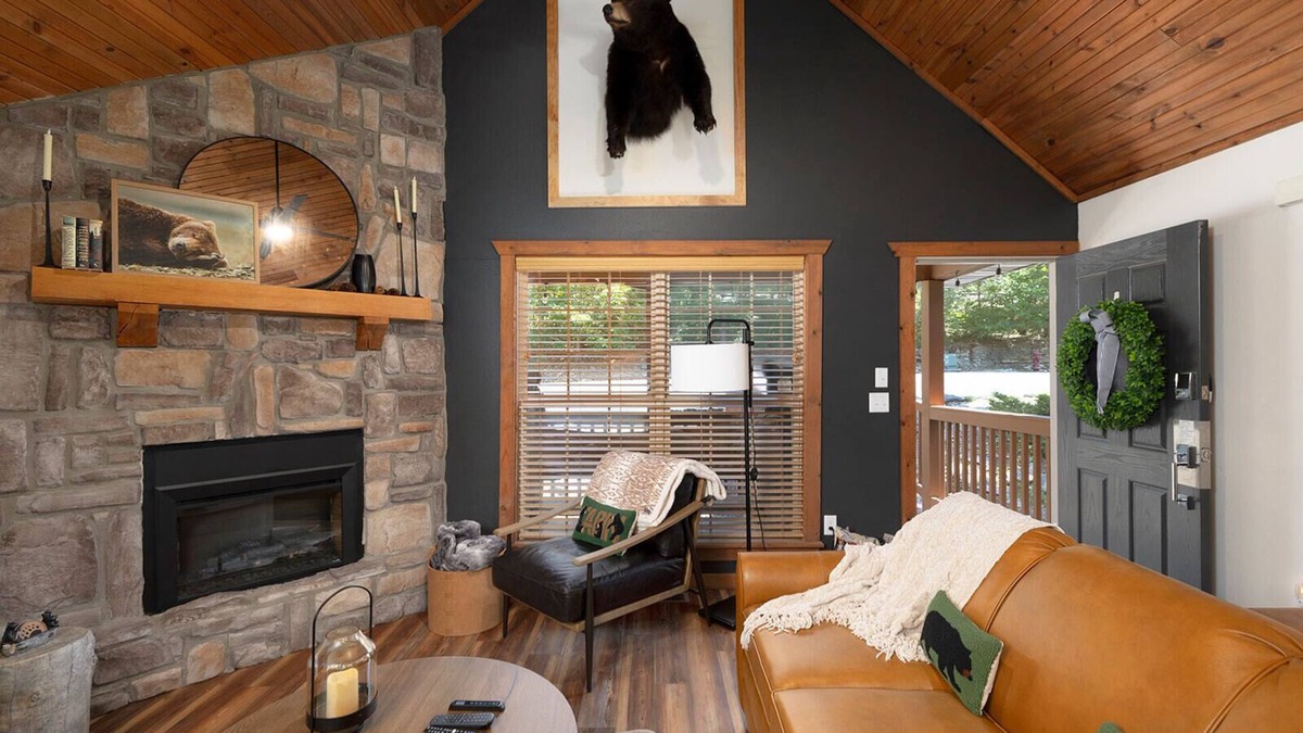 Branson West Cabin | Lazy Bear Lodge II -NEWLY updated and Pet Friendly