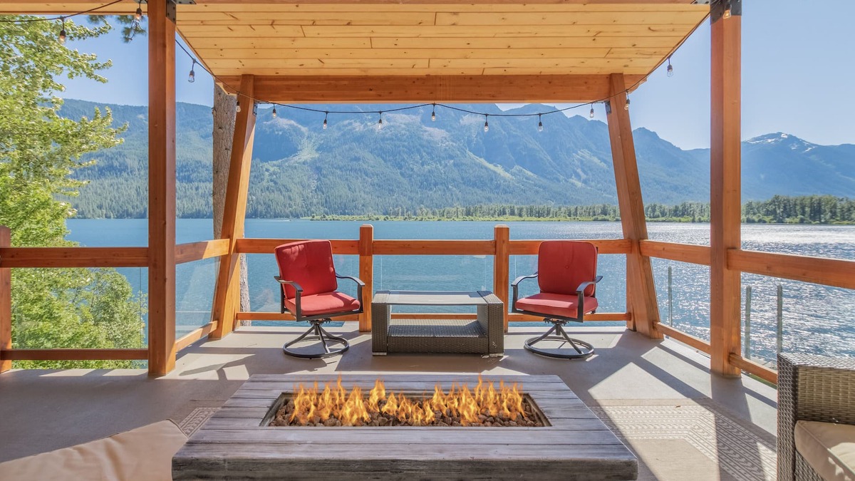 Leavenworth House | Lazy Bear Lodge On Lake Wenatchee-Dock, Hot Tub