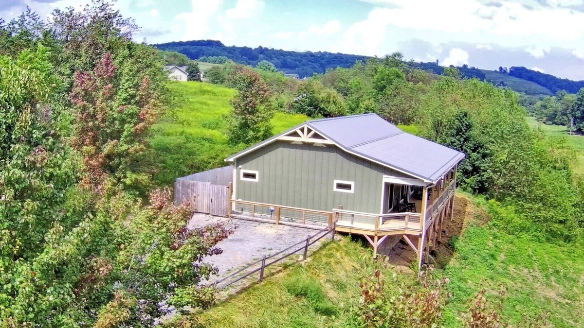 Jefferson Cabin | Lazy Bear Lodge-Open for Bookings! Hot Tub, Fire Pit, WIFI, Pets Considered