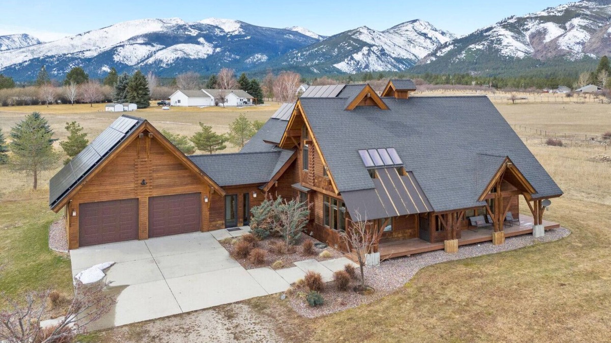Hamilton Cabin | Lazy Beez Spacious Cabin