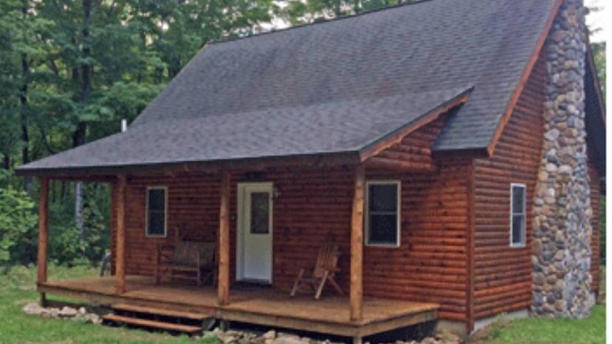 Blaney Park Cabin | Lazy Cedars Log Cabin - Centrally located
