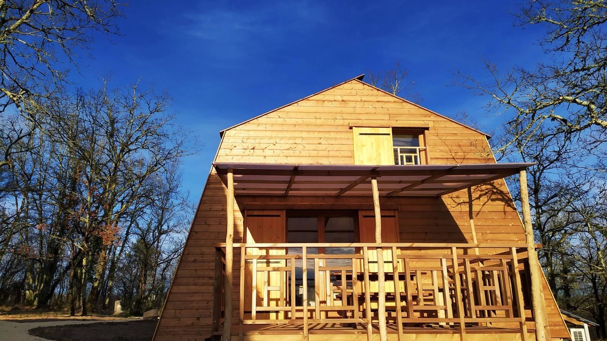 Mauzac-et-Grand-Castang Cabin | Lazy days in a charming cabin: l'Ophris