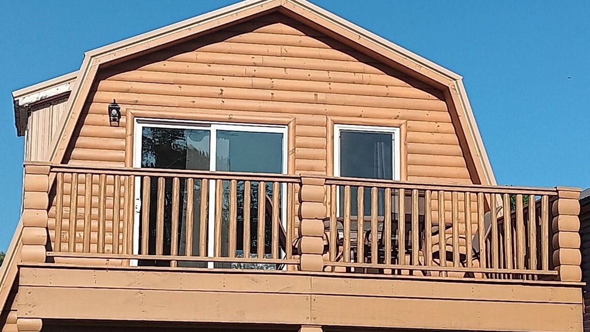 Ashtabula Cabin | Lazy Dayz Cabin, 3 bedrooms, 2 baths with views of Lake Erie.