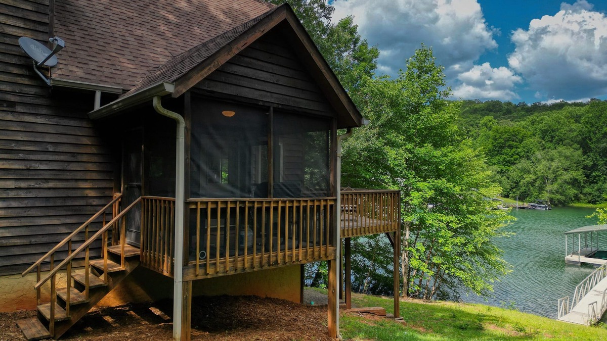 Hayesville Cabin | Lazy Dayz - Lakefront-Deep Water Dock