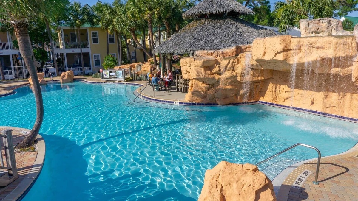 Ono Island Cottage | Lazy Daze 10AU-Beautiful Poolside Cottage with Loft @ the Purple Parrot