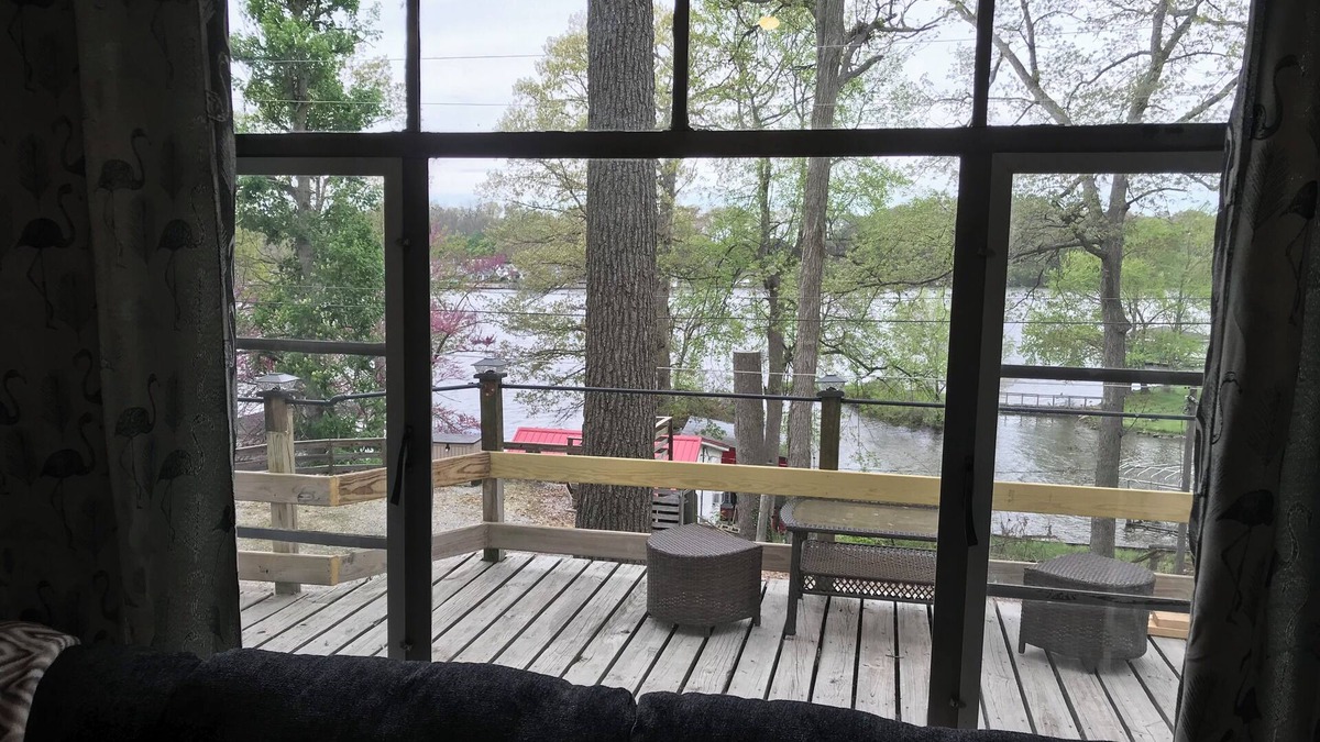 Monticello Cottage | Lazy Daze Cottage with Great Lake Freeman views in Monticello, IN.
