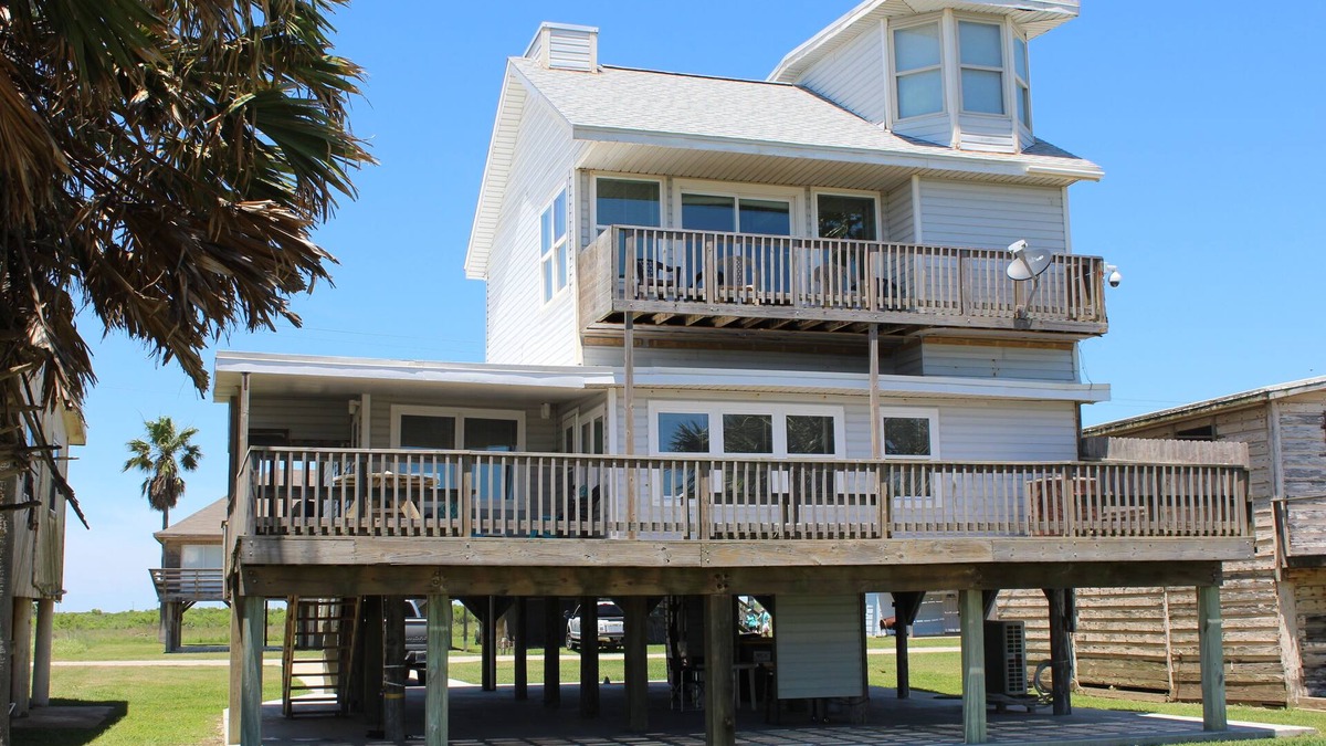 Matagorda House | Lazy Daze - Oceanfront Escape - Panoramic Views + Autumn Deals!