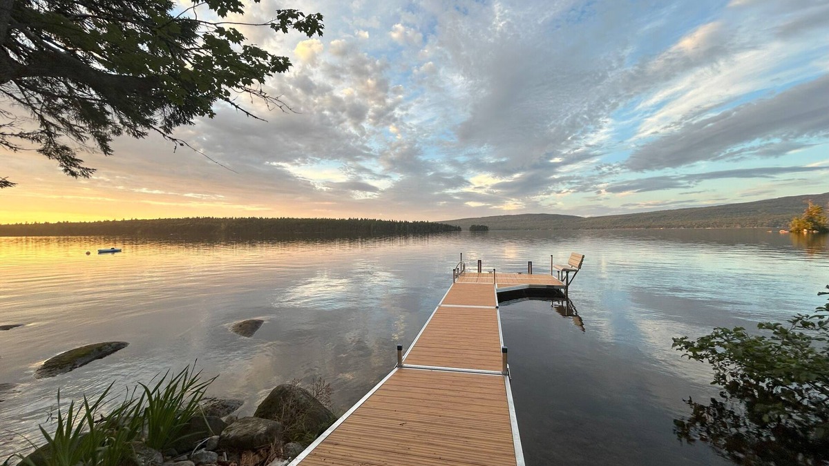 Rangeley Plantation Cabin | Lazy Dog Lakefront Cabin - a cozy retreat on tranquil Mooselookmeguntic Lake
