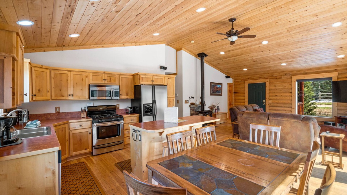 Lazy Acres House | Lazy Fox